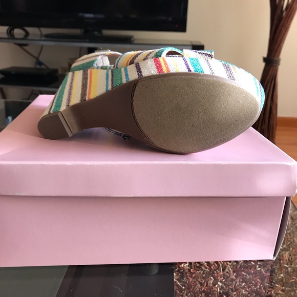 Shoes - Picture 4 of 6